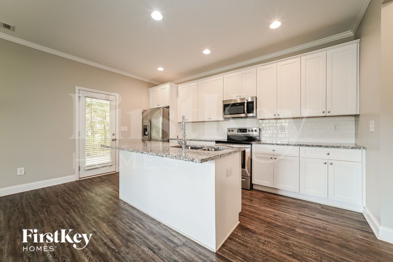 8 E Newnan Rd Unit A - Photo 4 of 16