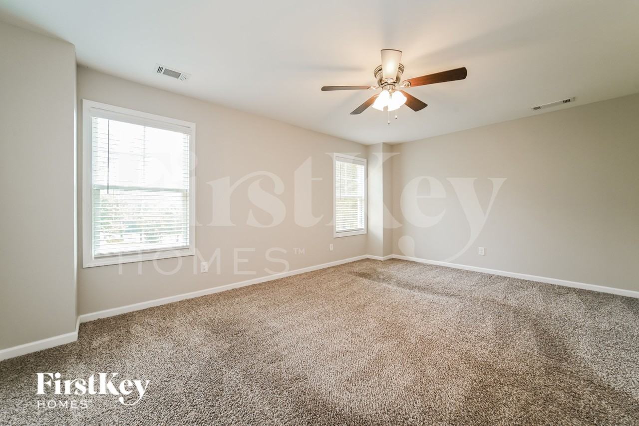 8 E Newnan Rd Unit A - Photo 6 of 16