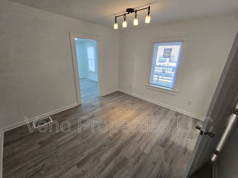 133 Bay St #A - Photo 4 of 29