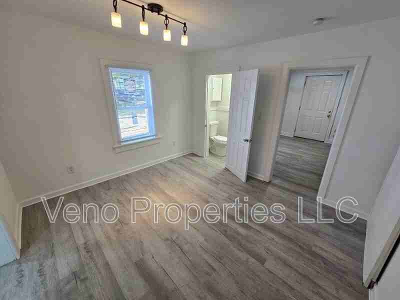 133 Bay St #A - Photo 5 of 29