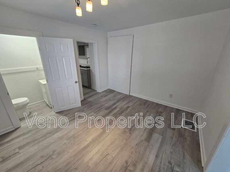 133 Bay St #A - Photo 6 of 29