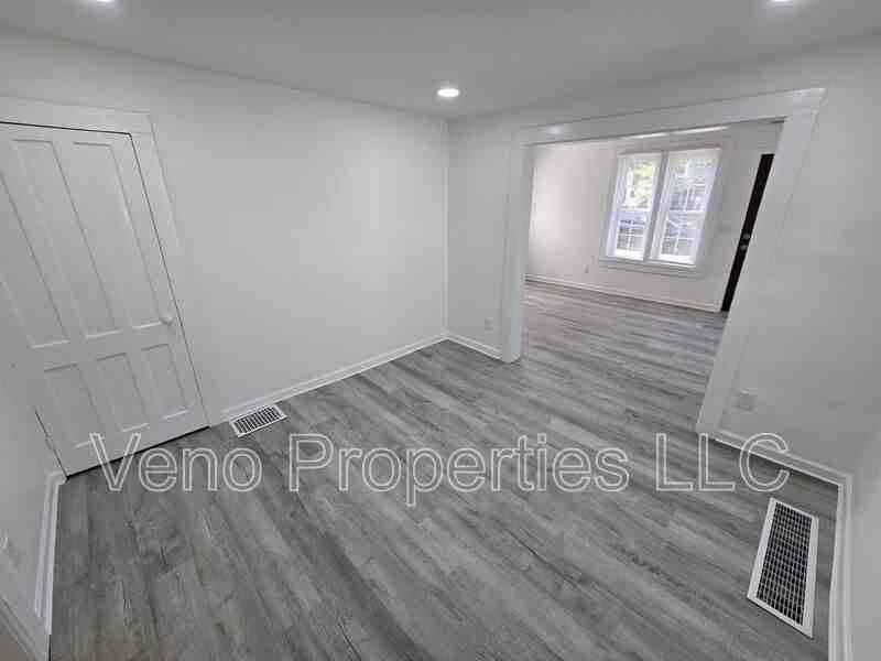 133 Bay St #A - Photo 7 of 29