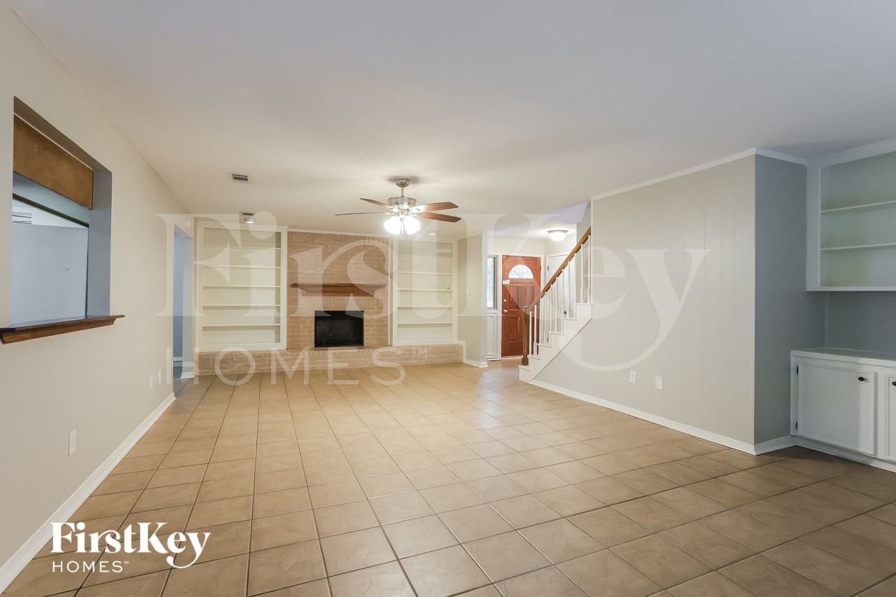 7019 Rosebrook Cir - Photo 4 of 15
