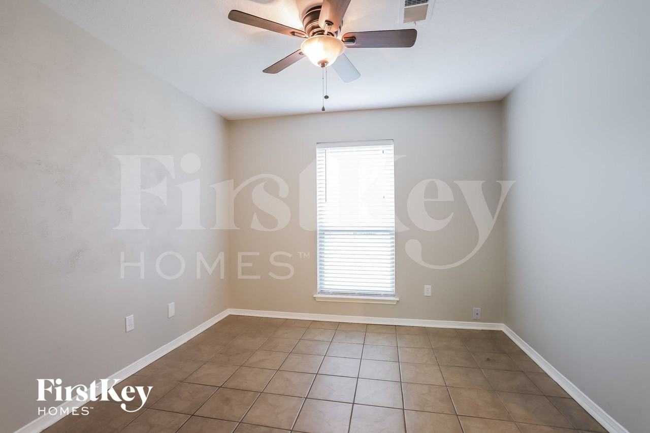 7019 Rosebrook Cir - Photo 5 of 15