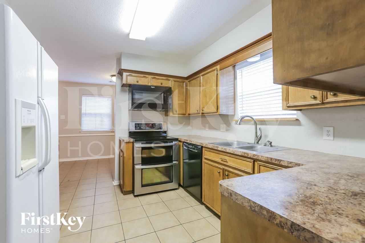 7019 Rosebrook Cir - Photo 6 of 15