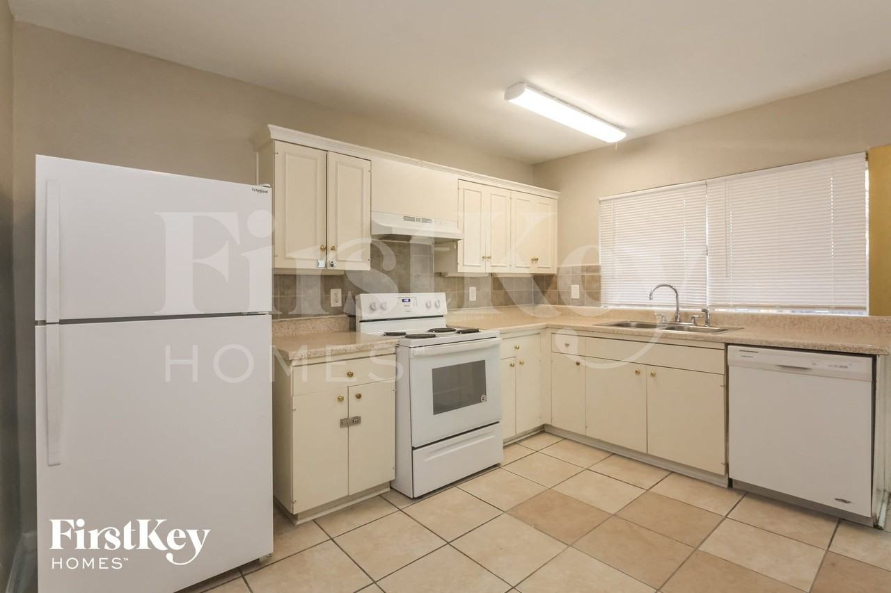 6217 Pine St - Photo 6 of 15