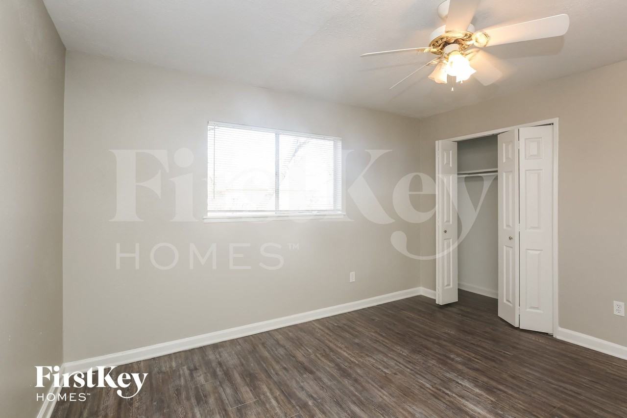 6217 Pine St - Photo 7 of 15
