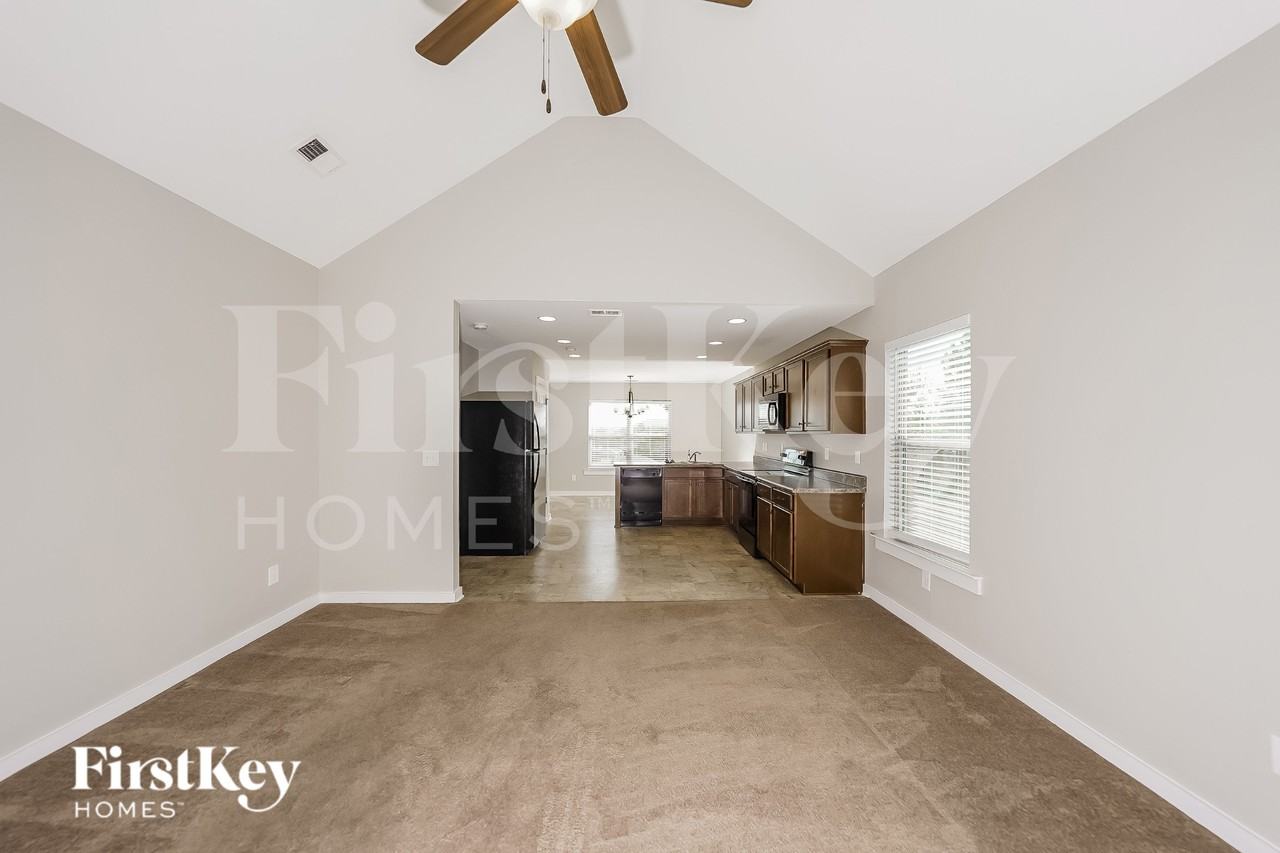 563 Kincaid Cove Ln - Photo 2 of 15