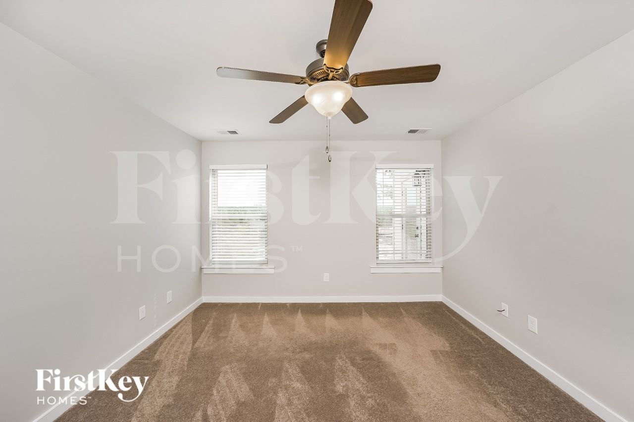 563 Kincaid Cove Ln - Photo 5 of 15