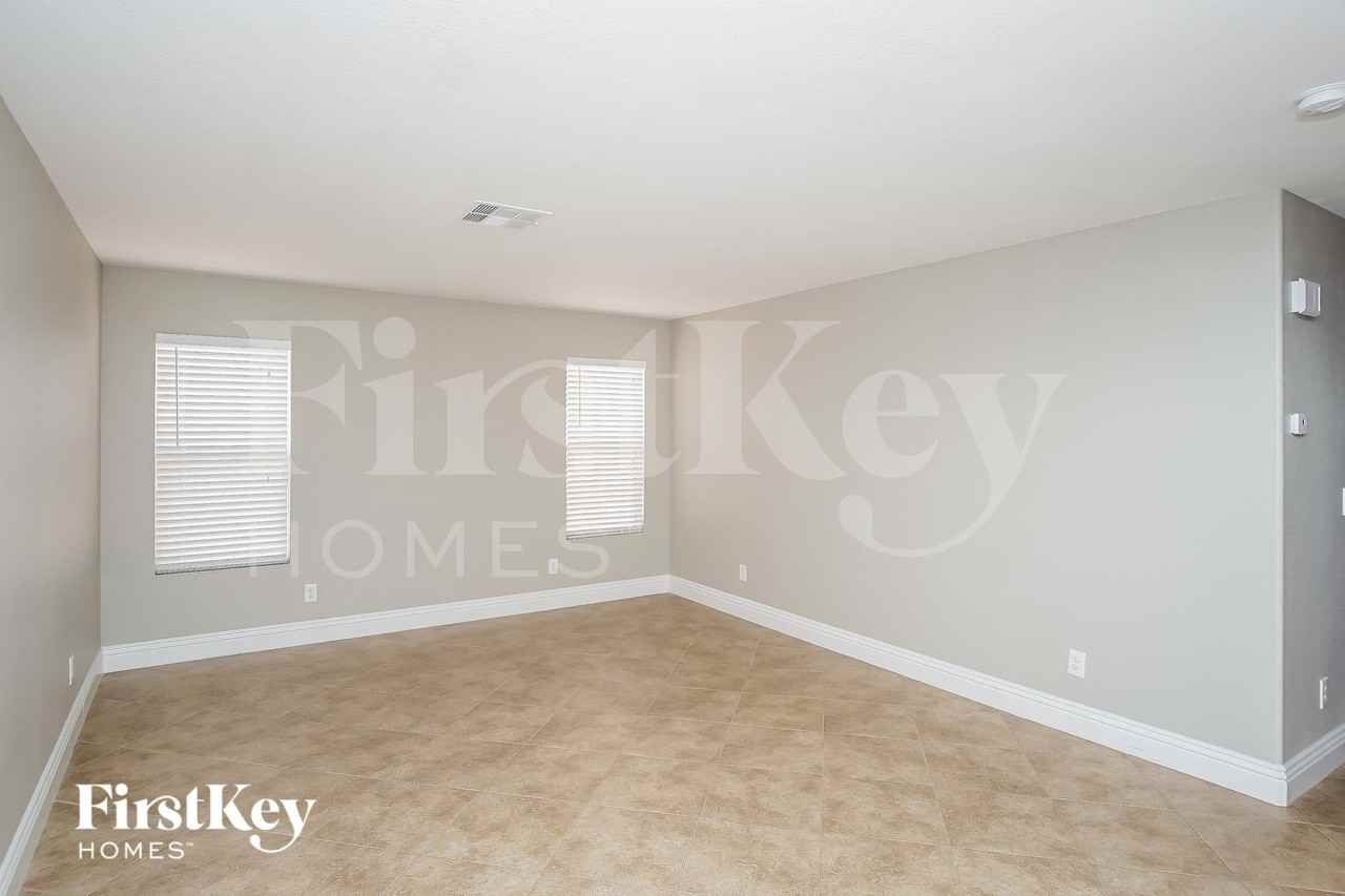 5040 Frozen Springs Ct - Photo 2 of 15