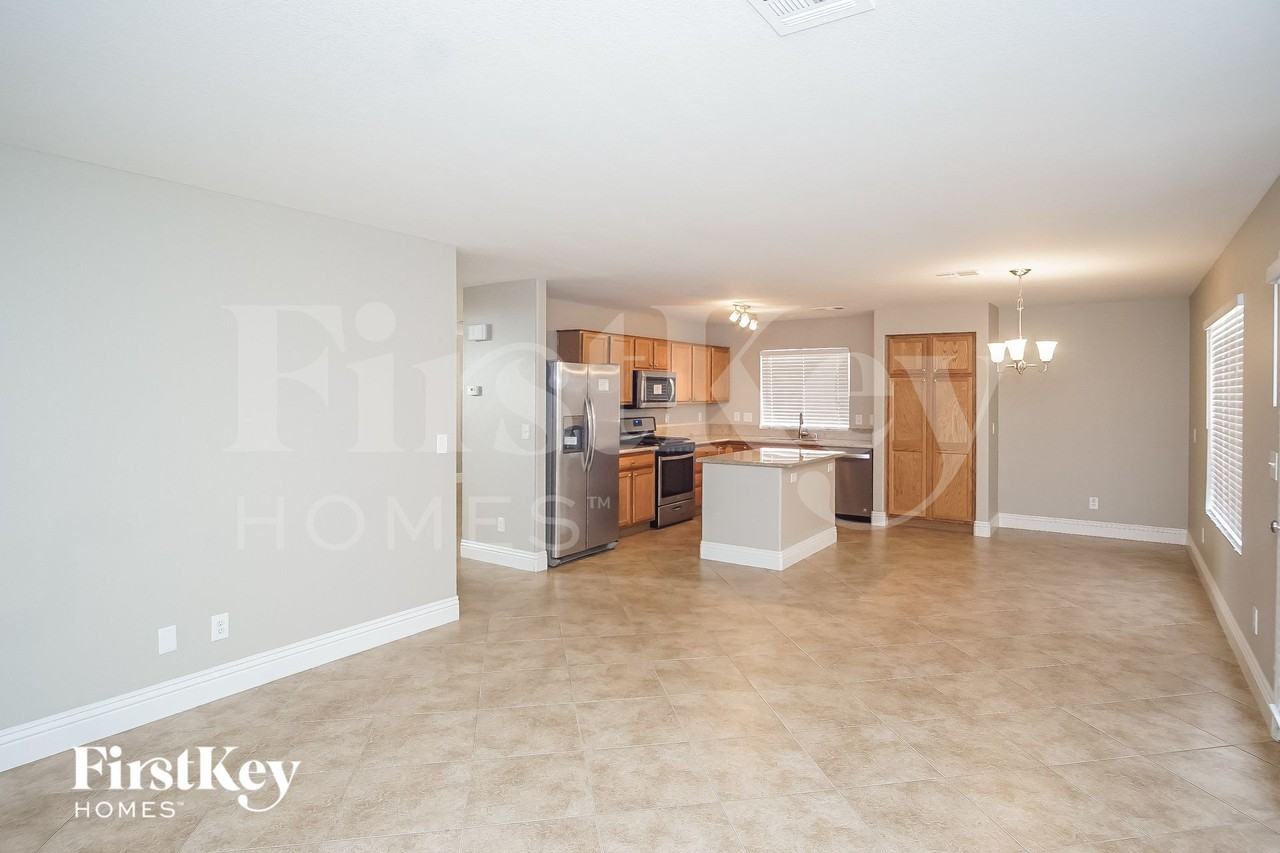 5040 Frozen Springs Ct - Photo 6 of 15