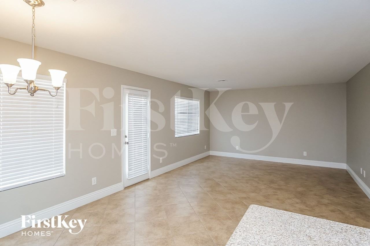 5040 Frozen Springs Ct - Photo 7 of 15