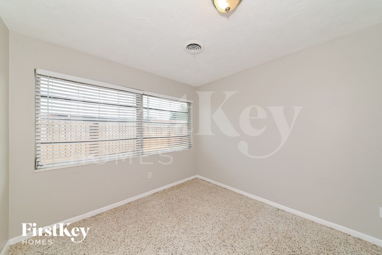4516 56th St W - Photo 4 of 19