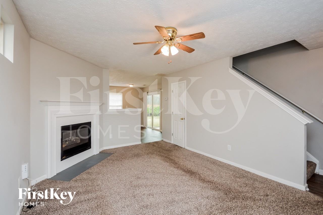345 Lakeside Cir - Photo 2 of 18