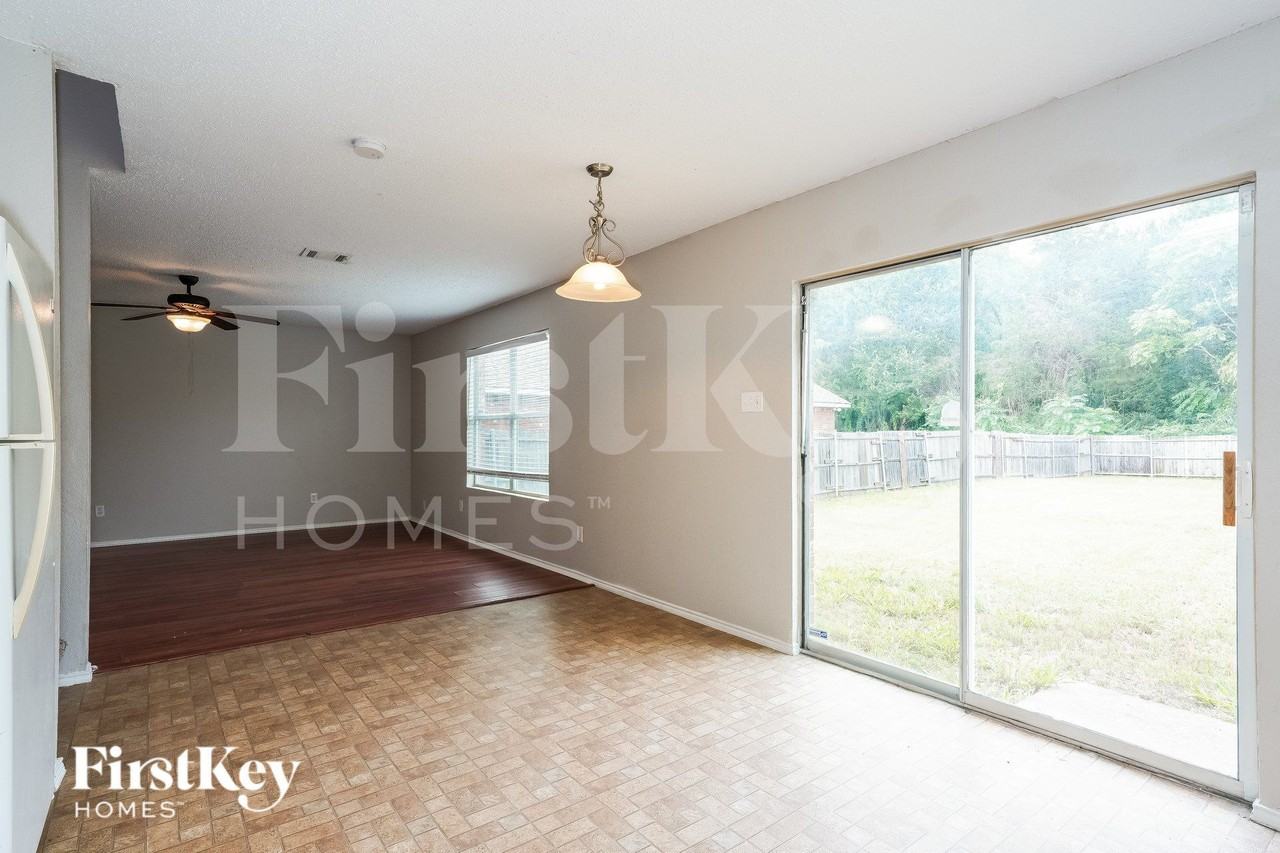 3356 Mojave Dr - Photo 4 of 16