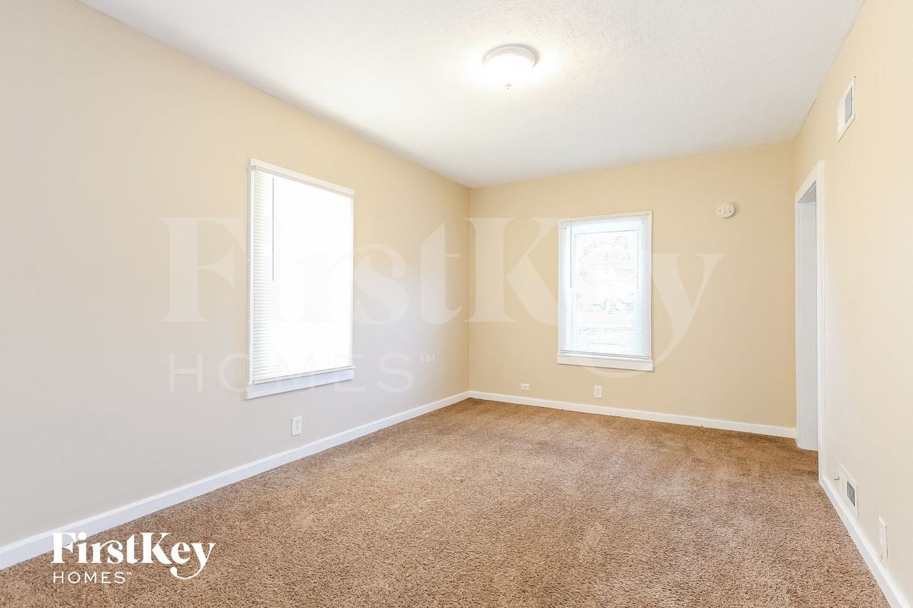 2901 Ezekiel Ave - Photo 3 of 15