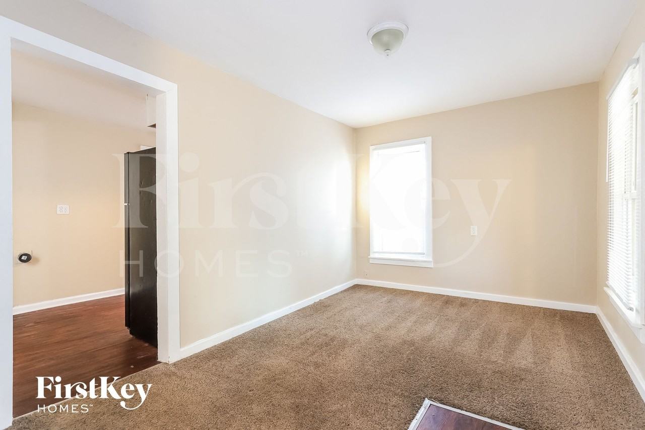 2901 Ezekiel Ave - Photo 4 of 15