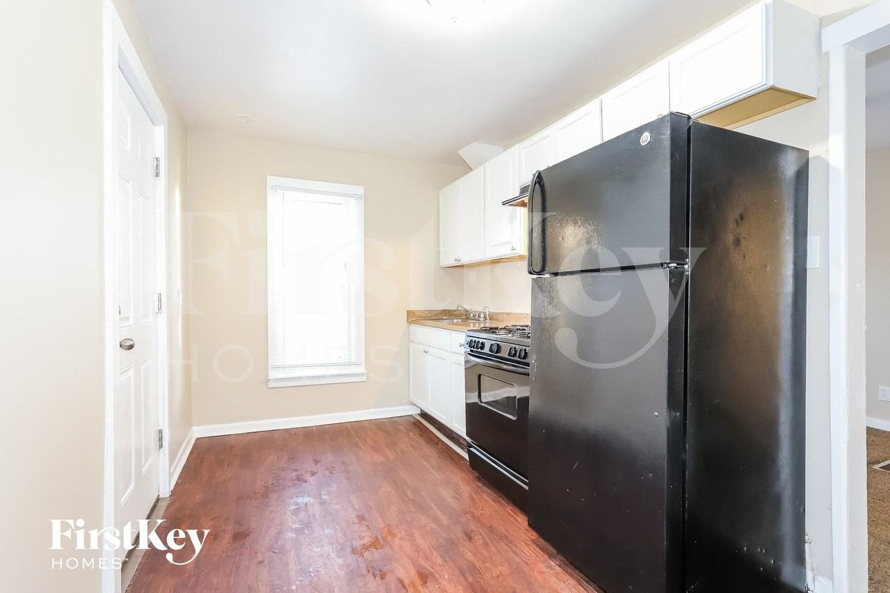 2901 Ezekiel Ave - Photo 5 of 15