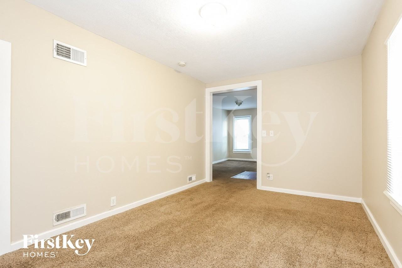 2901 Ezekiel Ave - Photo 6 of 15