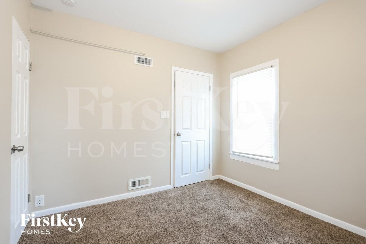2901 Ezekiel Ave - Photo 7 of 15
