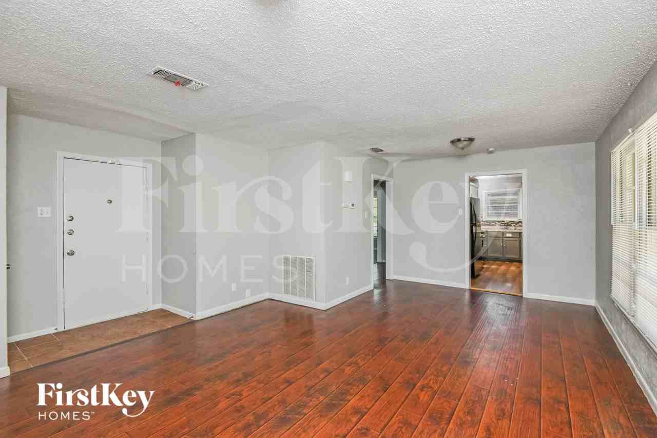 2217 Major Dr - Photo 2 of 16