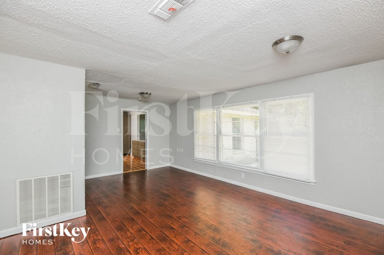 2217 Major Dr - Photo 3 of 16