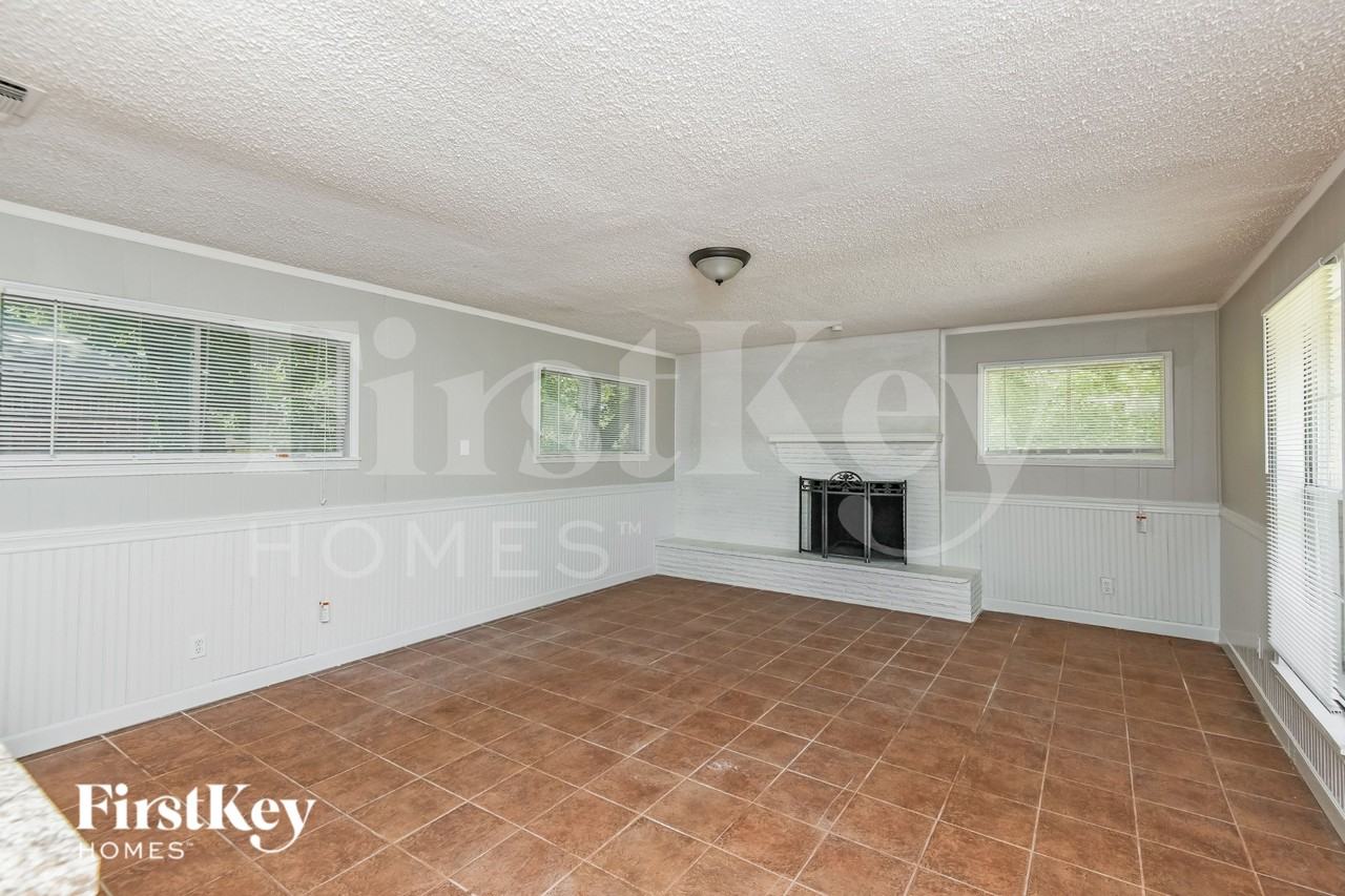 2217 Major Dr - Photo 4 of 16