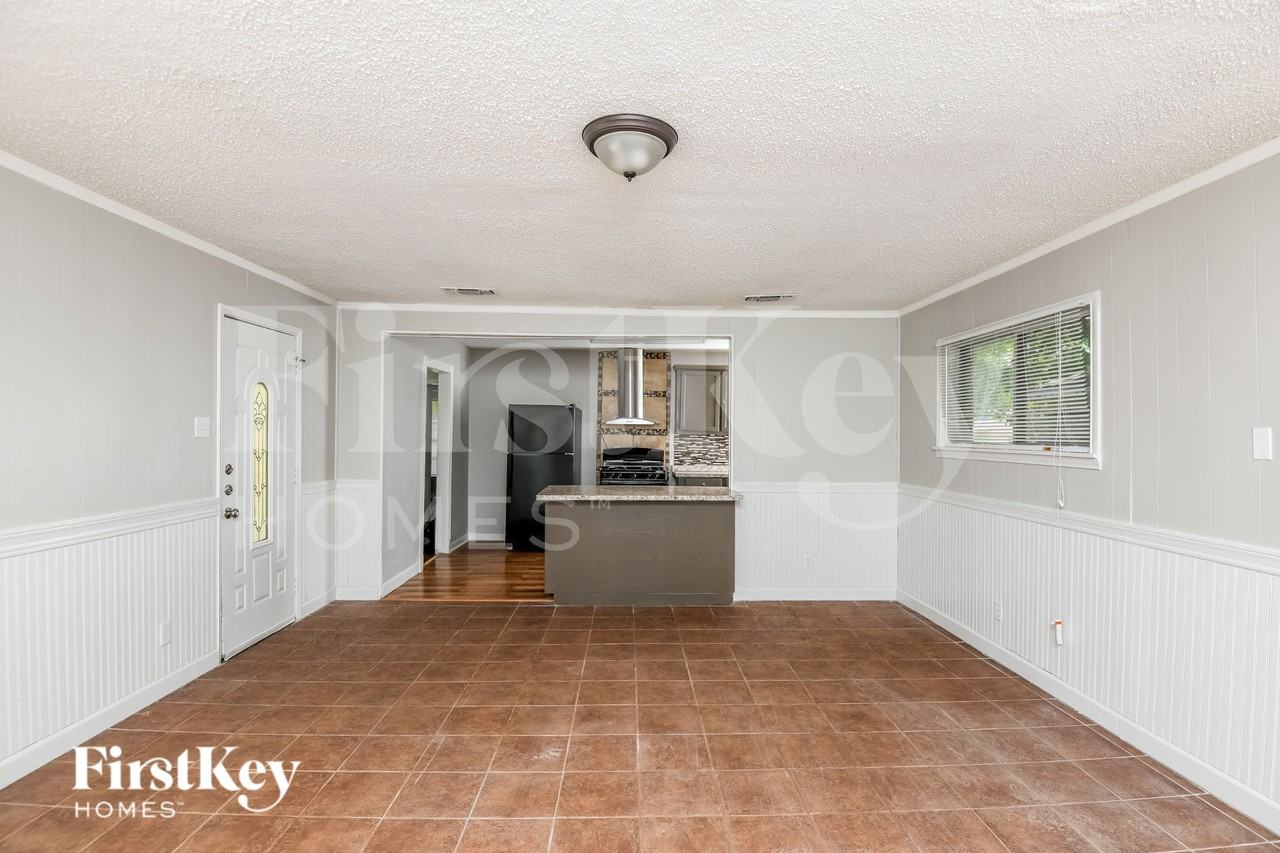 2217 Major Dr - Photo 5 of 16