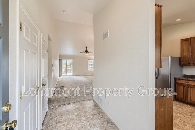 5735 Prairie Cir - Photo 3 of 23