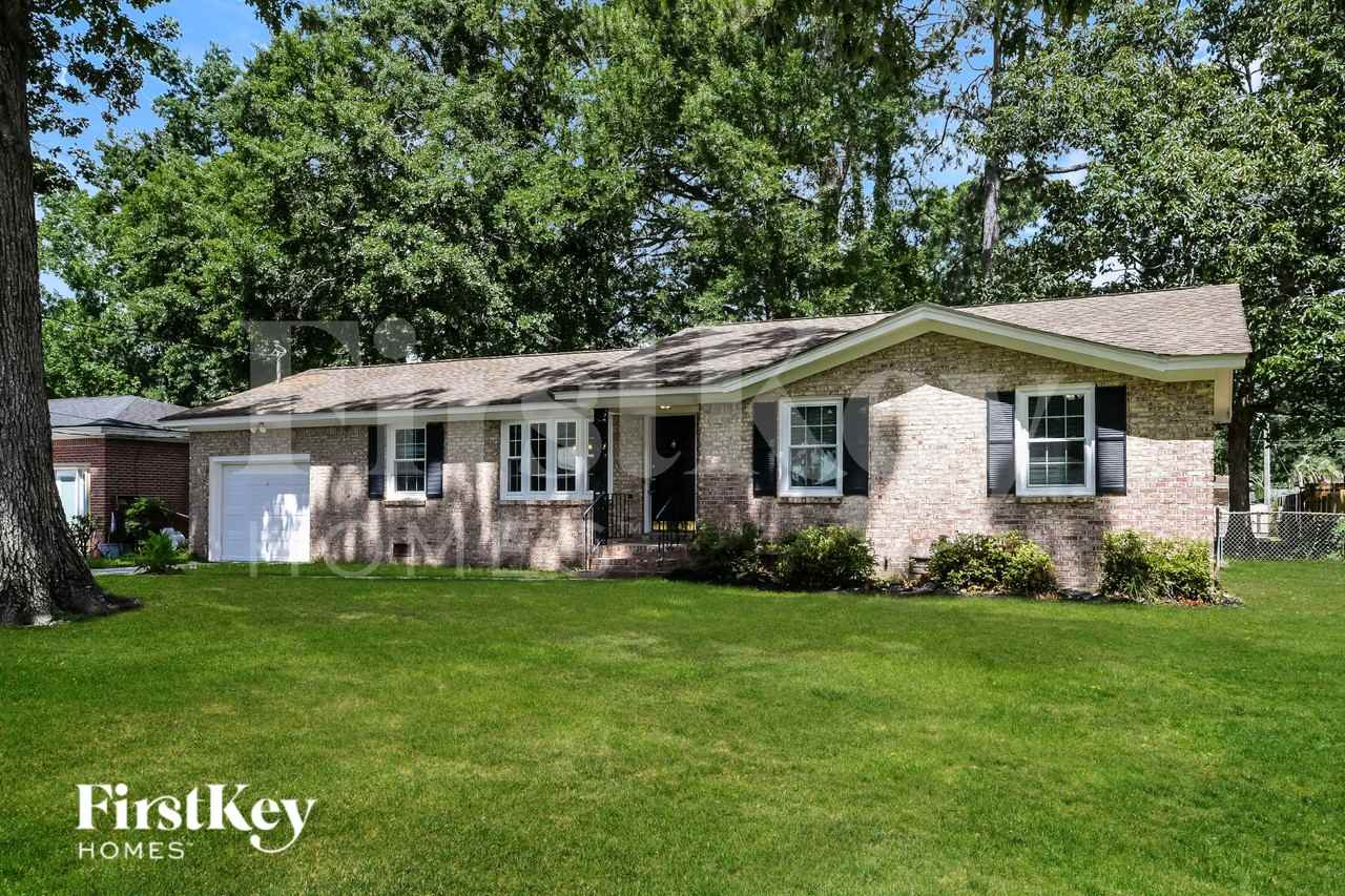 2080 Bishop Dr - Photo 2 of 16