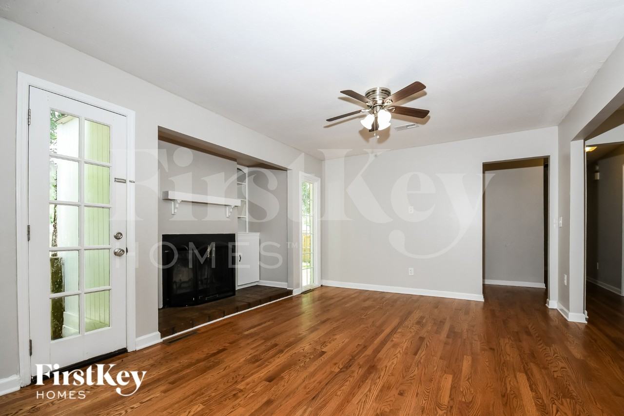 2080 Bishop Dr - Photo 6 of 16