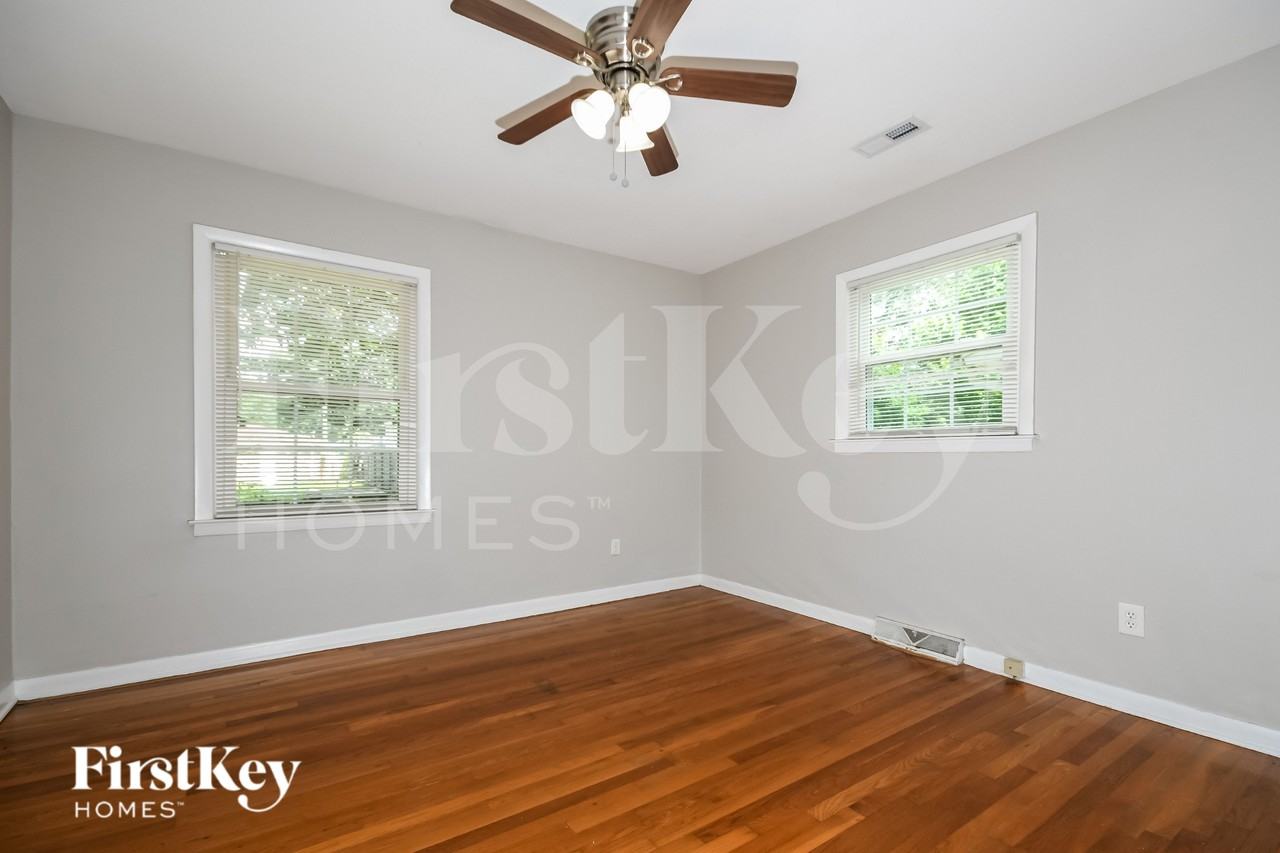2080 Bishop Dr - Photo 7 of 16