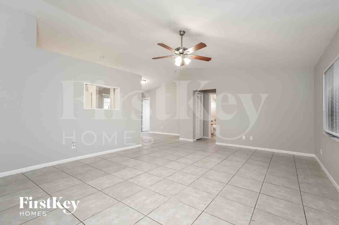 2022 Nw 9th St - Photo 2 of 19