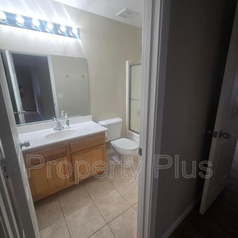 3411 W Sunland Ave - Photo 4 of 11