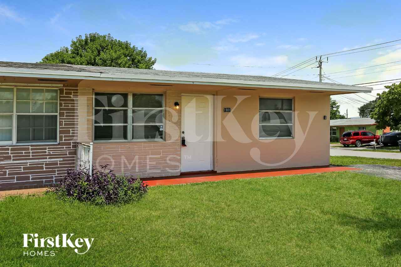 1901 Sw 67th Ter