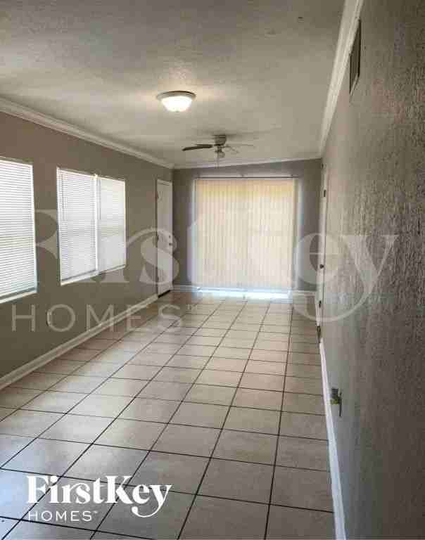 1324 N Powers Dr - Photo 2 of 12