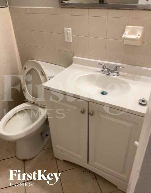 1324 N Powers Dr - Photo 7 of 12