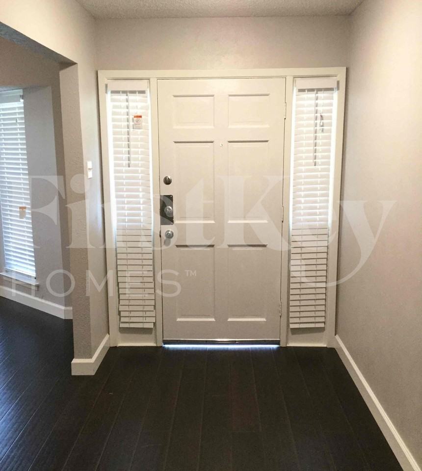 1309 Monterrey Dr - Photo 2 of 19