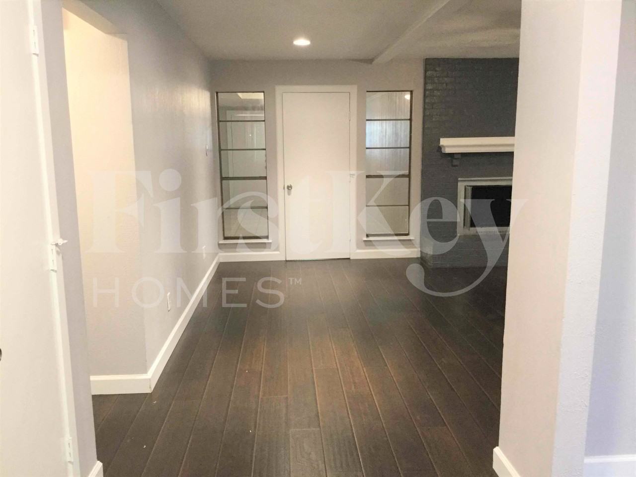 1309 Monterrey Dr - Photo 3 of 19