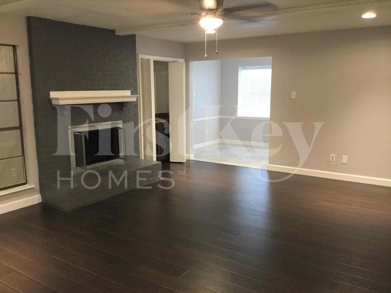 1309 Monterrey Dr - Photo 4 of 19