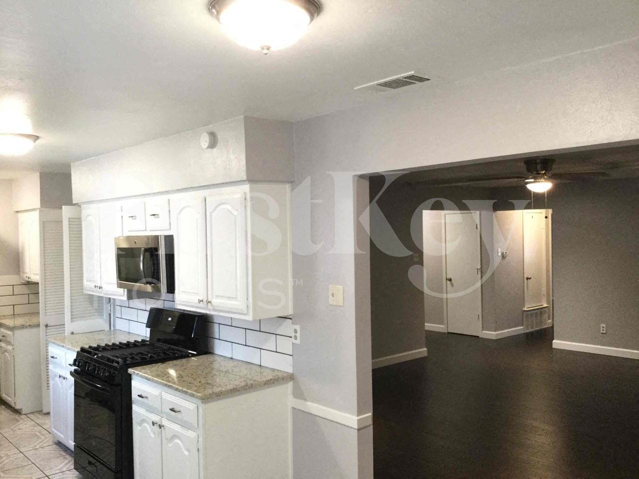 1309 Monterrey Dr - Photo 6 of 19
