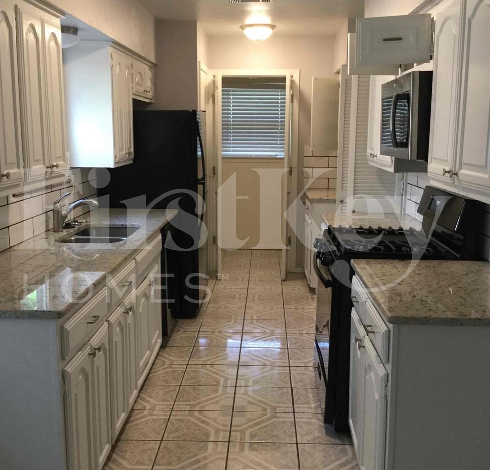 1309 Monterrey Dr - Photo 7 of 19