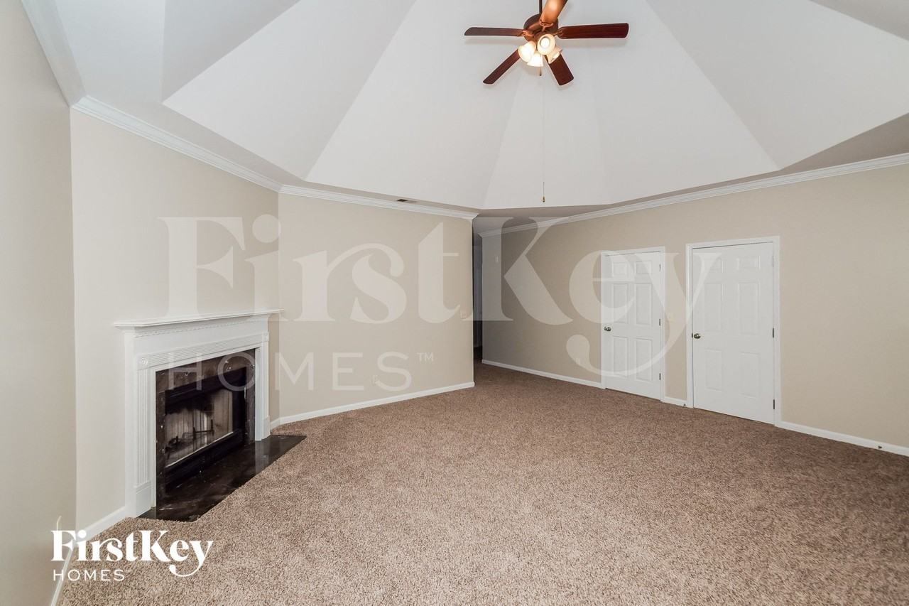 1254 Easterwood Blvd - Photo 3 of 15