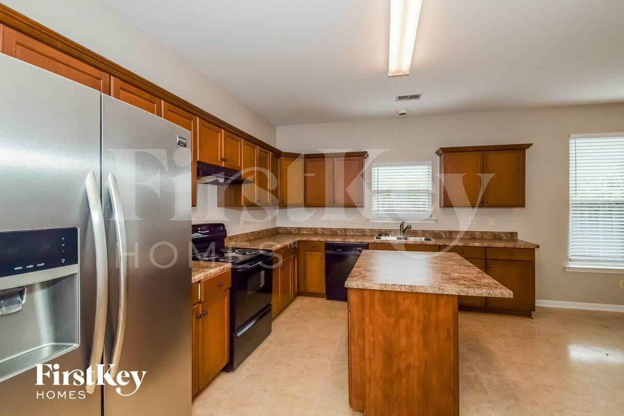 1254 Easterwood Blvd - Photo 6 of 15