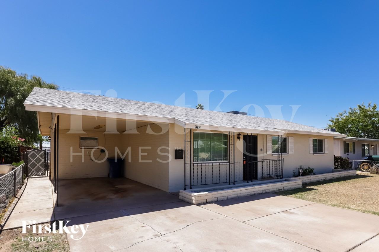 1233 W 16th St - Photo 2 of 18