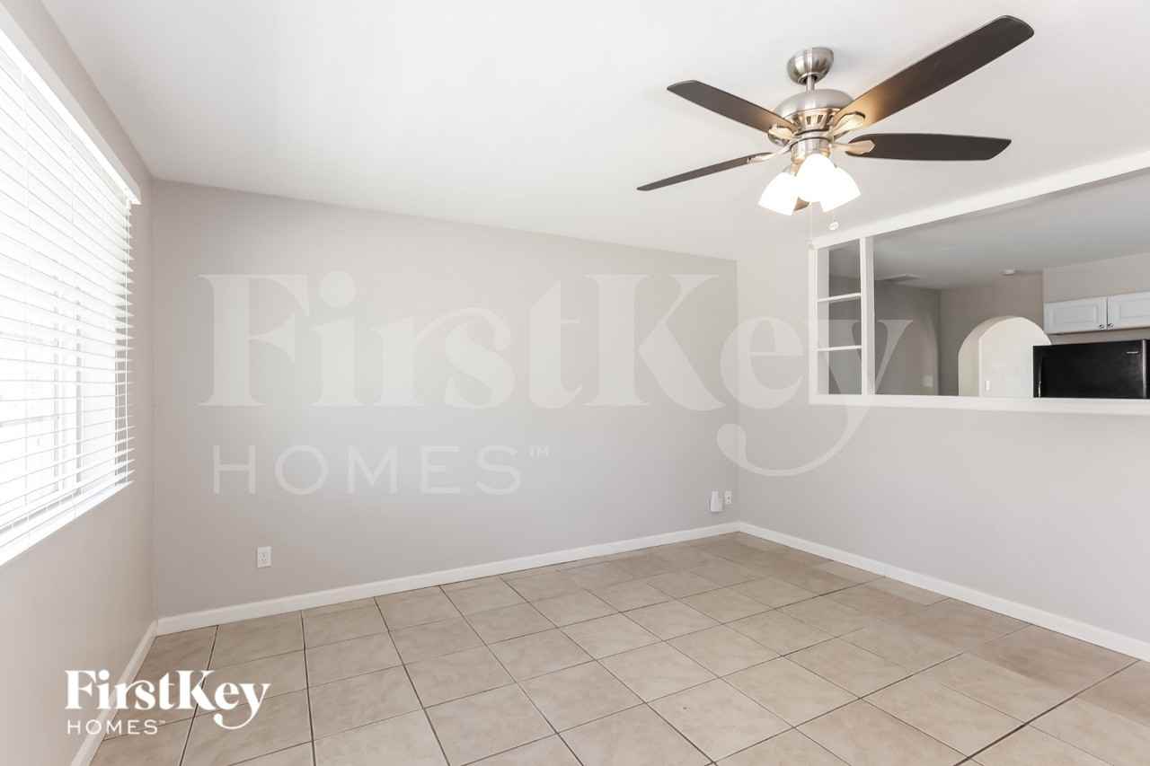 1233 W 16th St - Photo 3 of 18