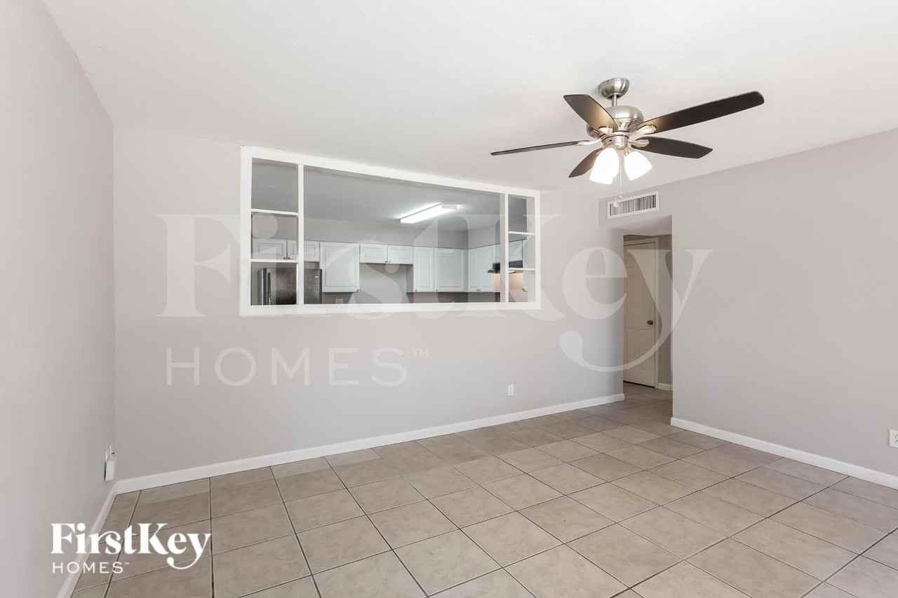 1233 W 16th St - Photo 5 of 18