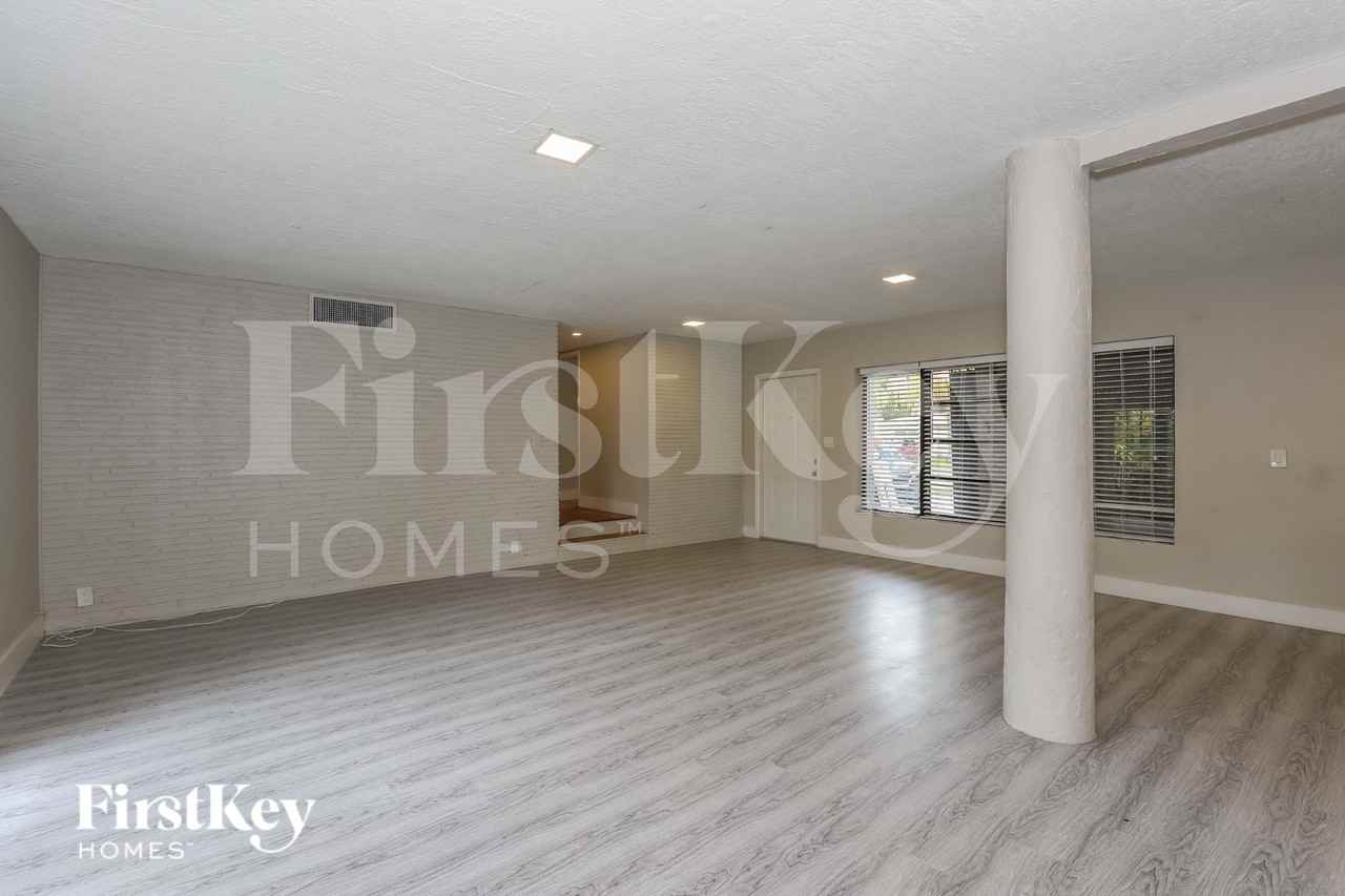 1185 Arizona Ave - Photo 5 of 19