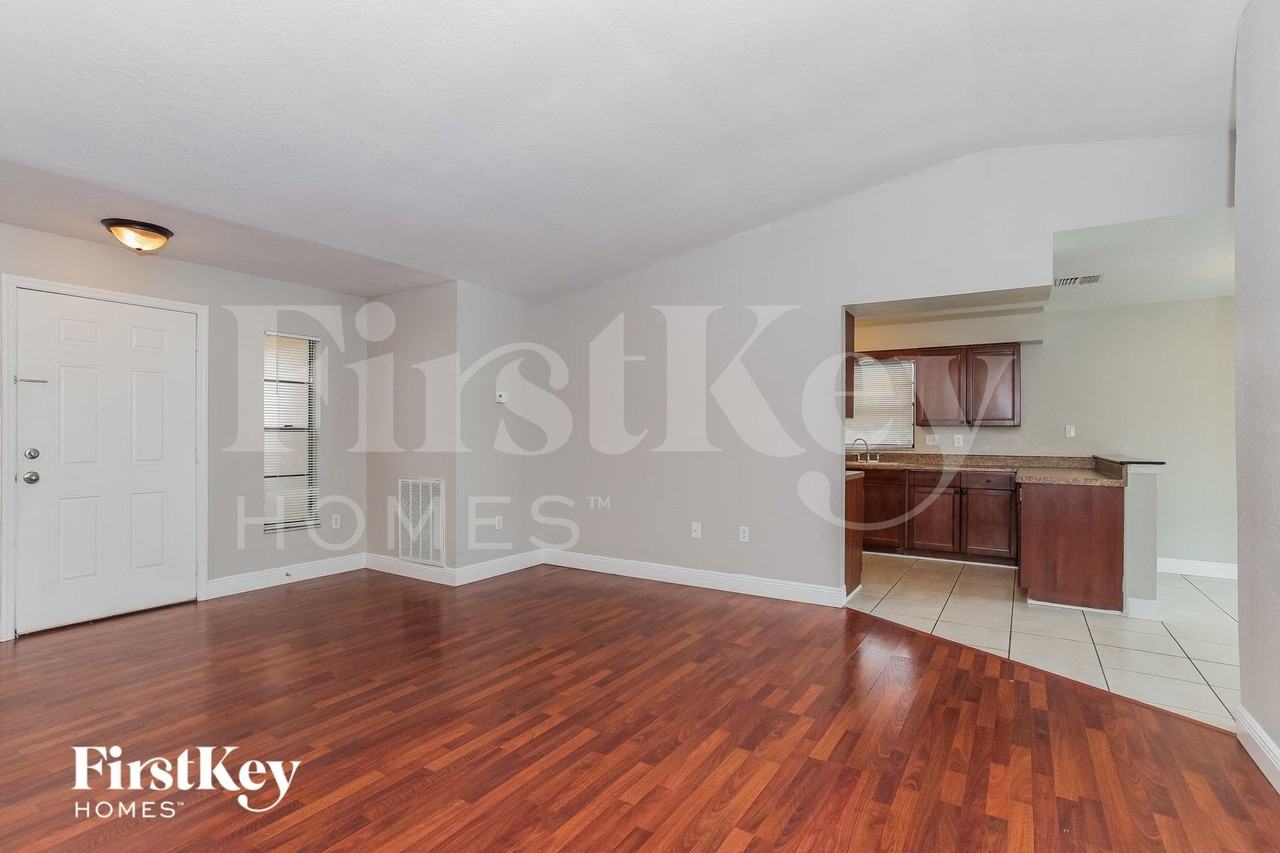 114 Keith Ct - Photo 3 of 15