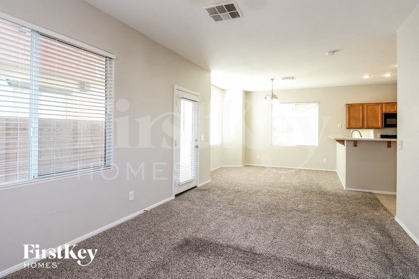 10552 Lessona St - Photo 2 of 15